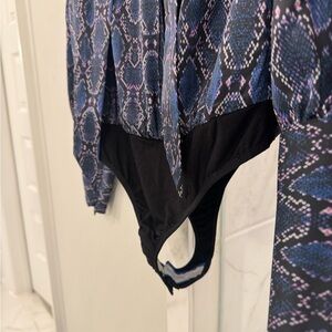 Guess by Marciano women silk bodysuit (Python print) size M